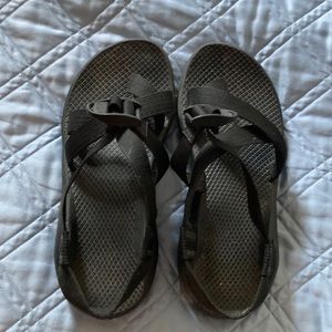 EUC black Vibram z/2 unaweep Chaco sandal